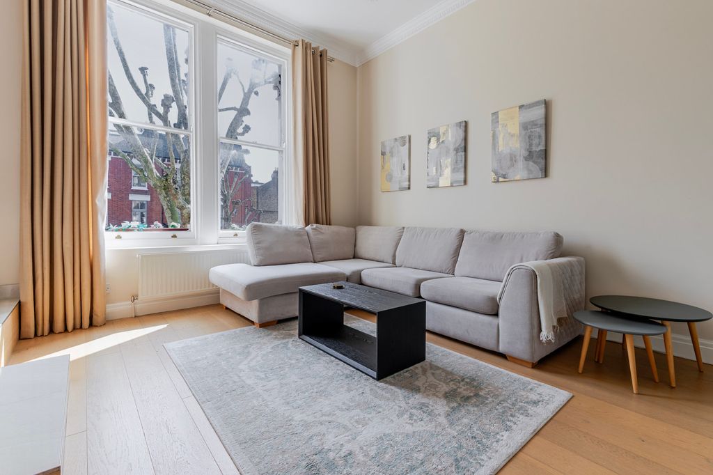 Property photo 1 of 27 Living Room