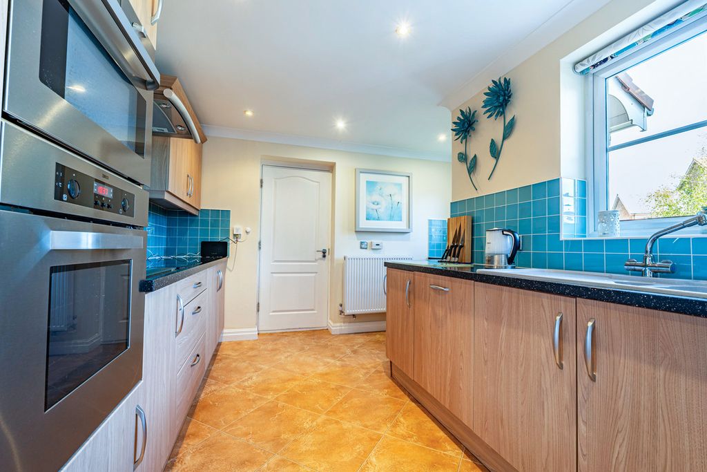 Property photo 3 of 22