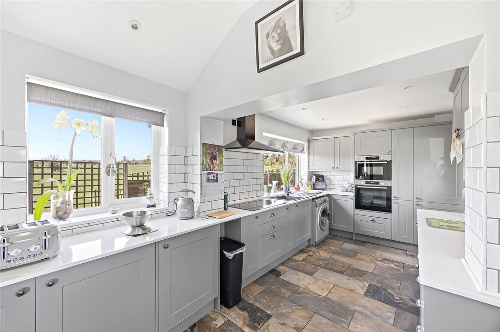 Property photo 2 of 26 Picture No. 12