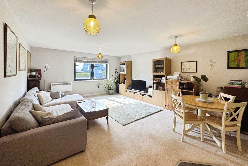 Property photo 2 of 12 Pbox-Img.Jpg