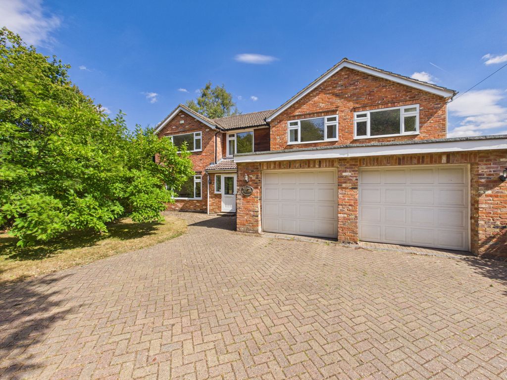 Property photo 1 of 24 Cam01354G0-Pr0760-Still045