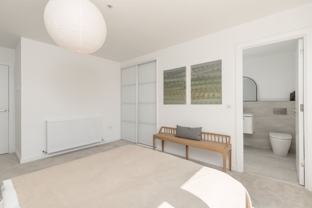 Property photo 3 of 14 Principal Bedroom