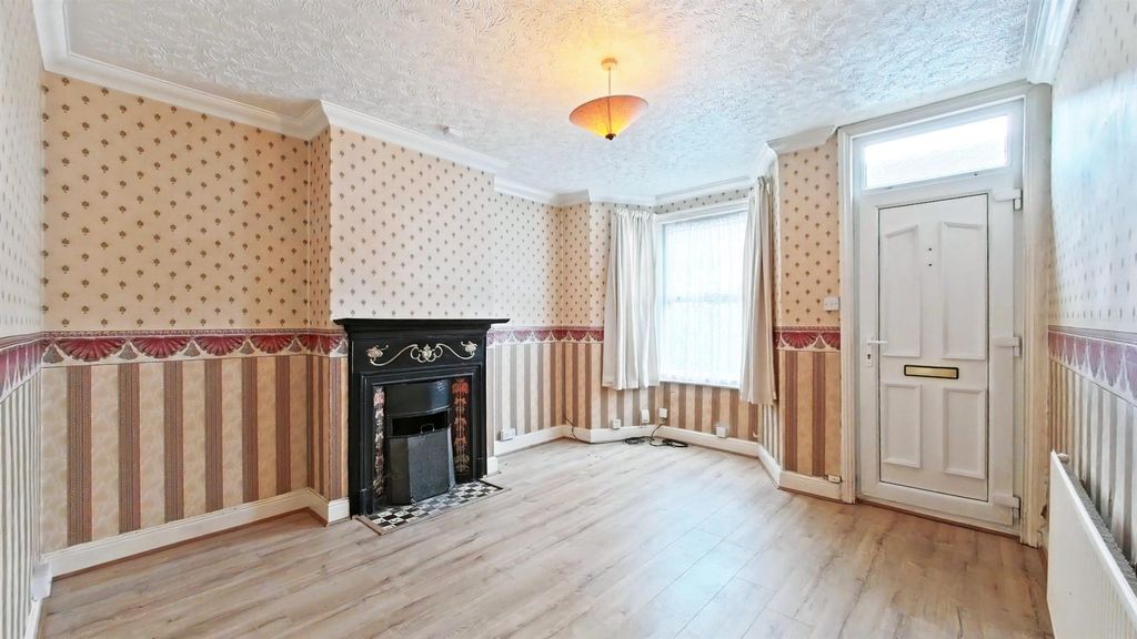 Property photo 3 of 14 Lounge_Pe.Jpg