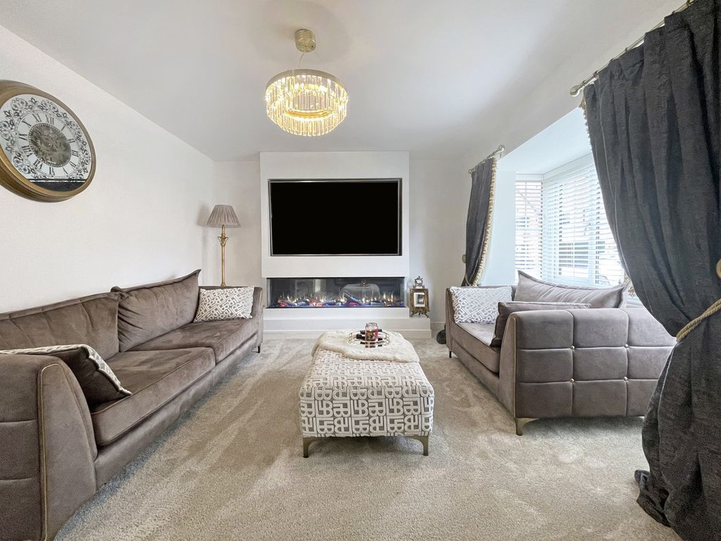 Property photo 2 of 27