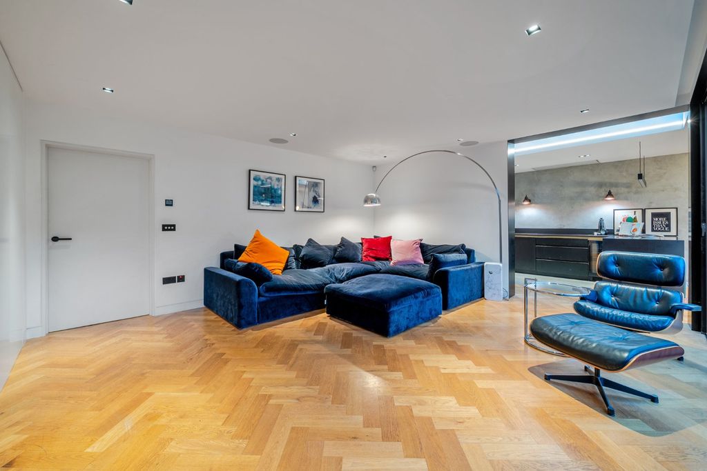 Property photo 2 of 29 Picture No. 07