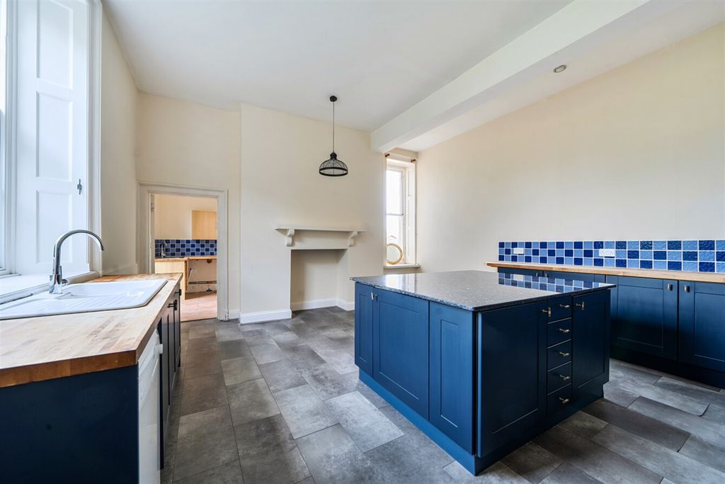 Additional image 4 of 6 bed detached house to rentFlint House, 2 Mill Lane, Langstone, Havant, Hampshire PO9