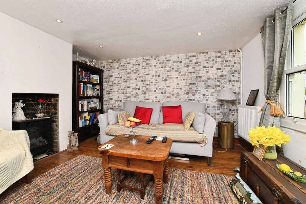 Property photo 2 of 17 Photo