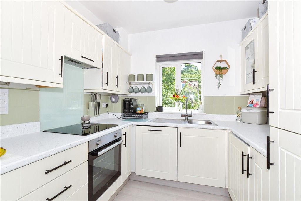 Property photo 1 of 9 Kitchen