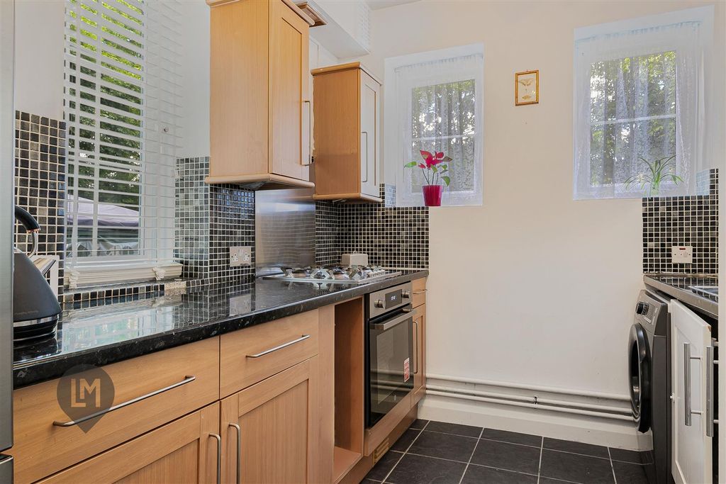 Property photo 2 of 7 Kitchen