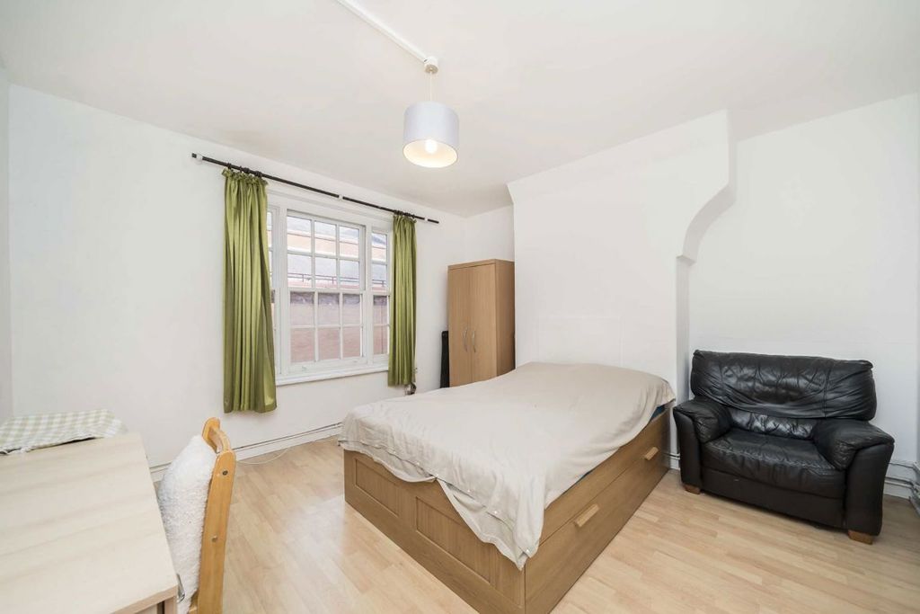 Property photo 3 of 5