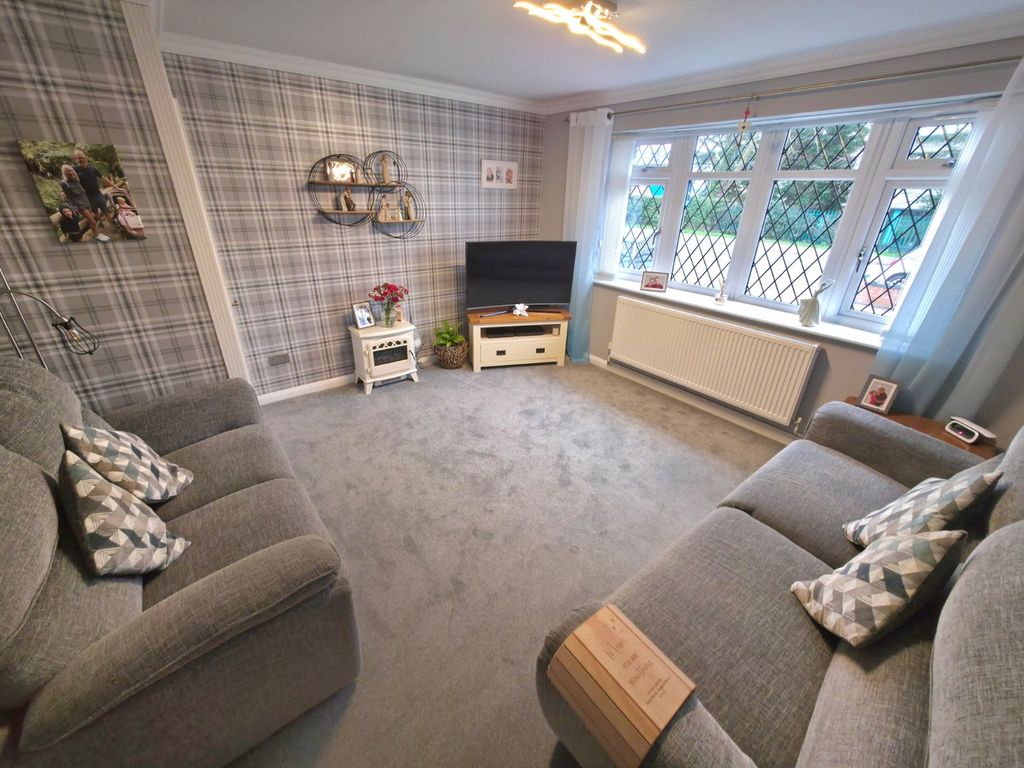 Property photo 2 of 19 Lounge