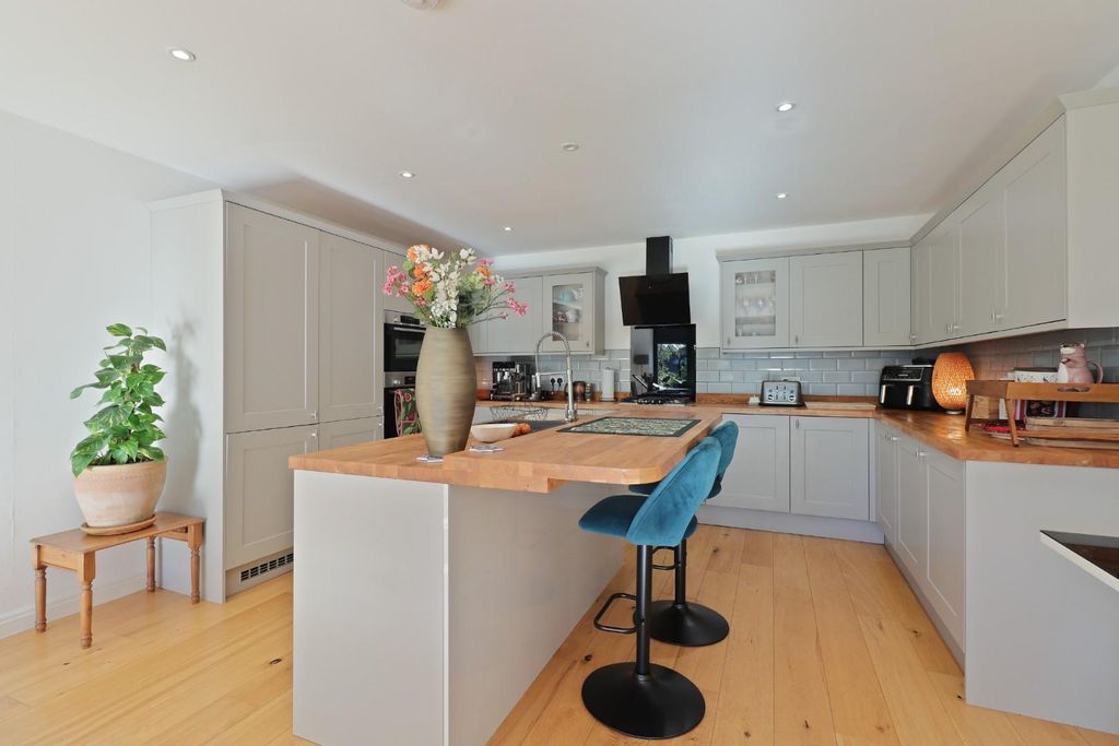 Property photo 3 of 31 1 Wellhouse Court Correct (1).Jpg