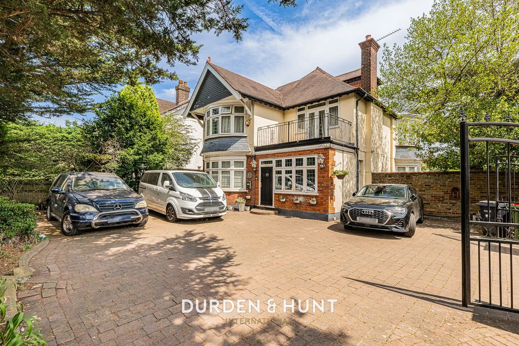 Property photo 2 of 34