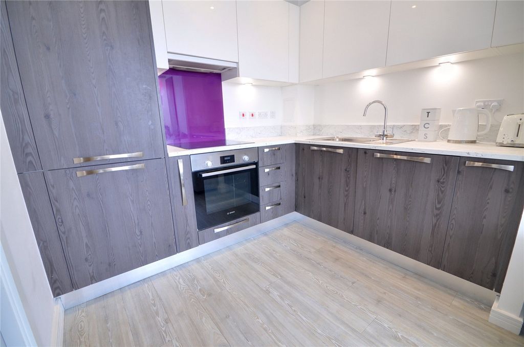 Property photo 3 of 11 Kitchen