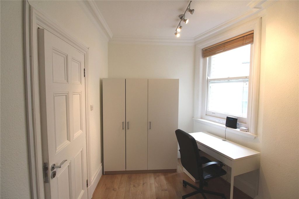 Property photo 3 of 8 Picture No. 11