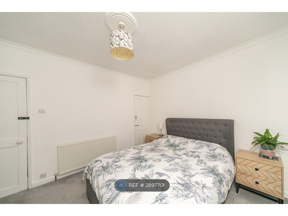 Property photo 3 of 9 King Size Bedroom (3)