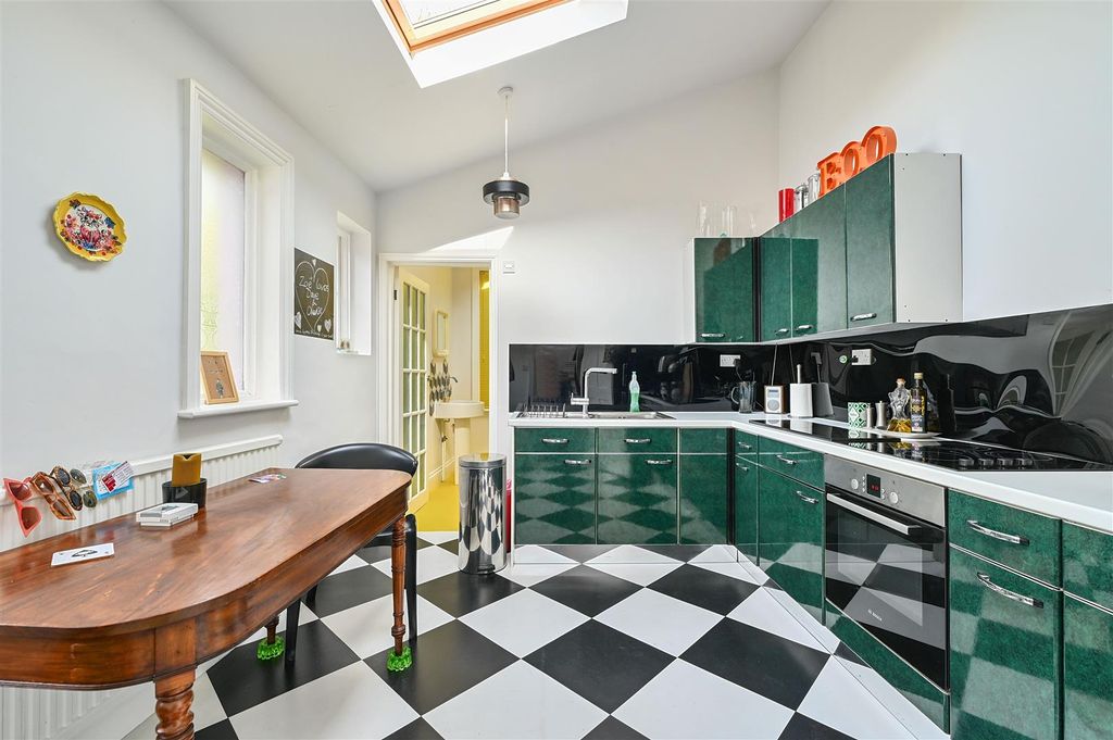 Property photo 3 of 41 32 St Helens Park Road Tn34 (15).Jpg