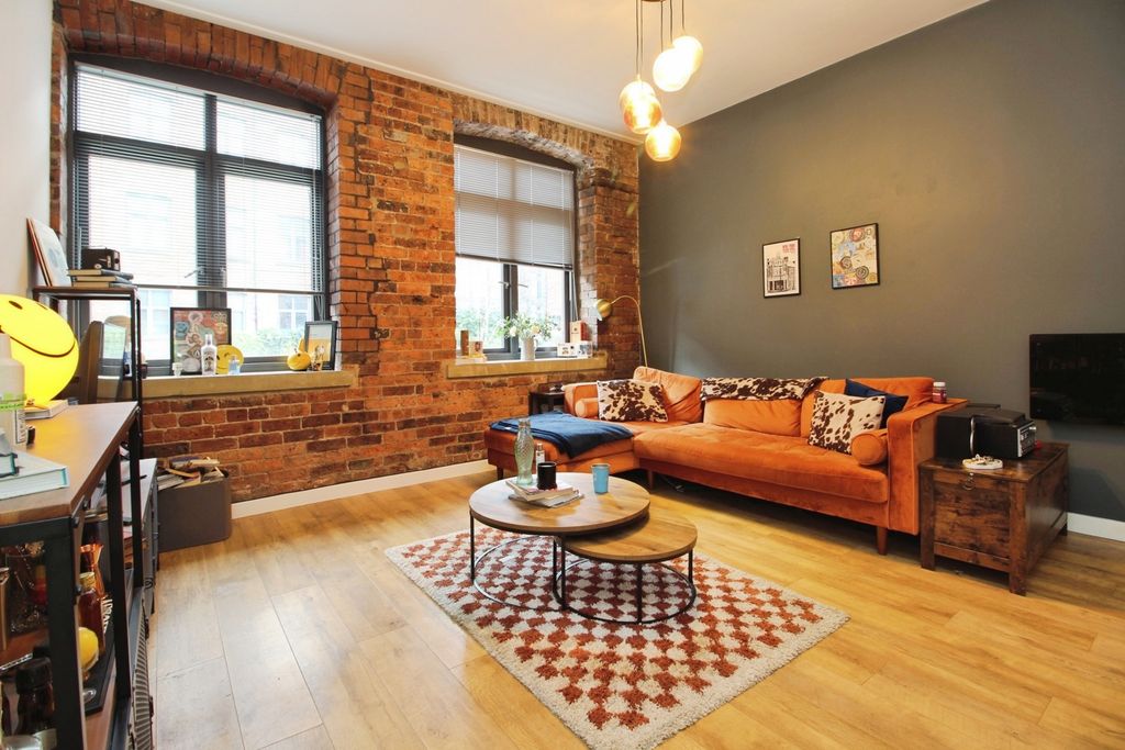 Property photo 2 of 13 Lounge