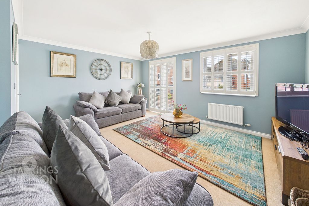 Property photo 2 of 31