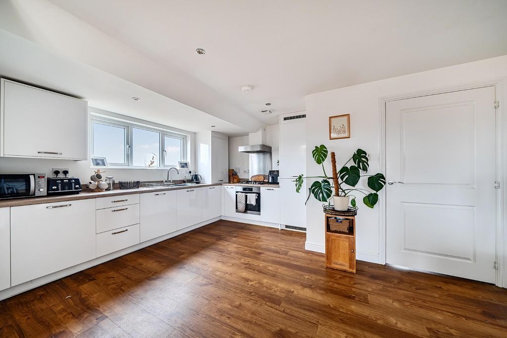 Property photo 3 of 16 1424783-10-69Aeb037788d5.Jpg