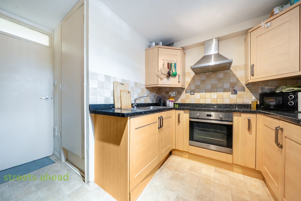 Property photo 3 of 12 89607B2E-6E45-430...