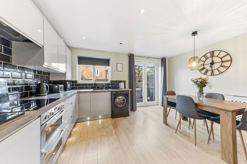 Property photo 3 of 22