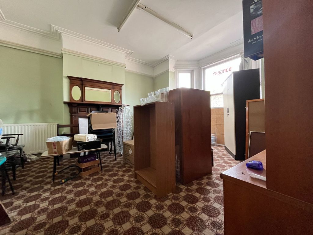 Property photo 2 of 24