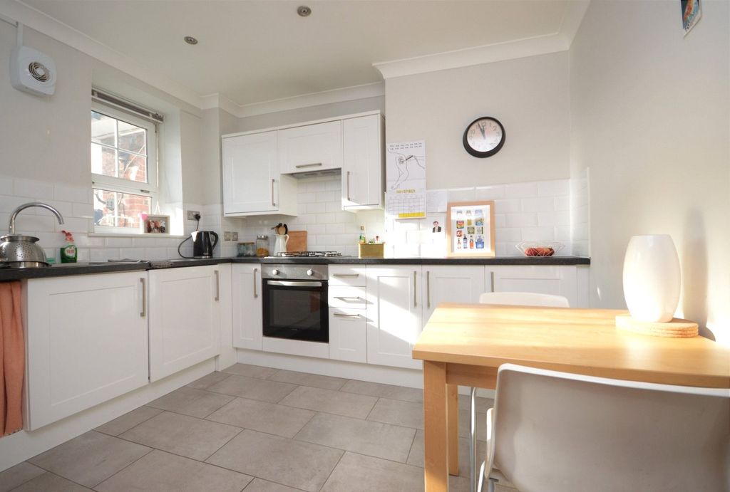 Property photo 2 of 12 Kitchen