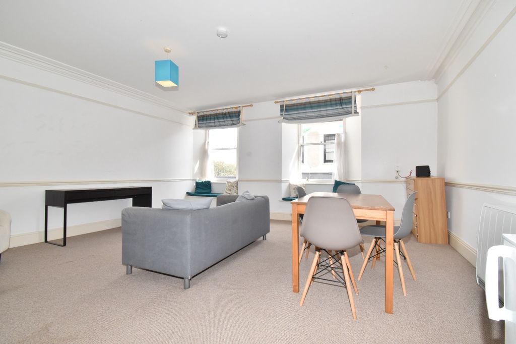 Property photo 3 of 8