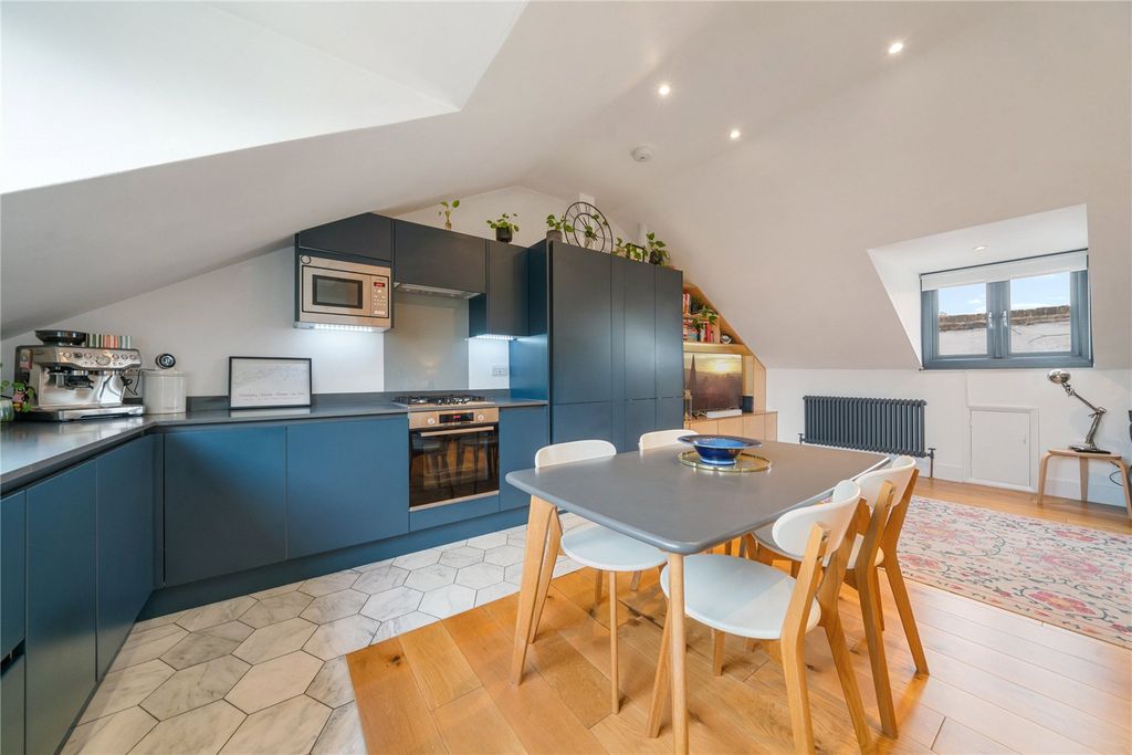 Property photo 2 of 12 Picture No. 11