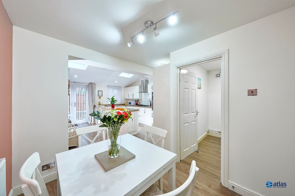 Property photo 3 of 18 Dining Area