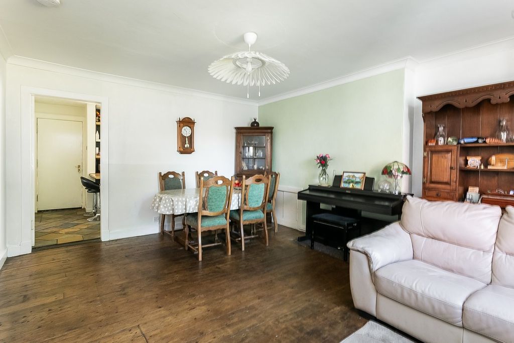 Property photo 3 of 27