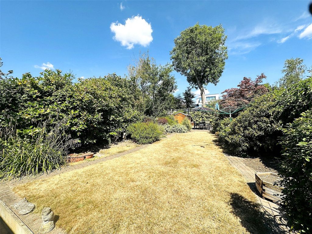 Property photo 2 of 17 Garden