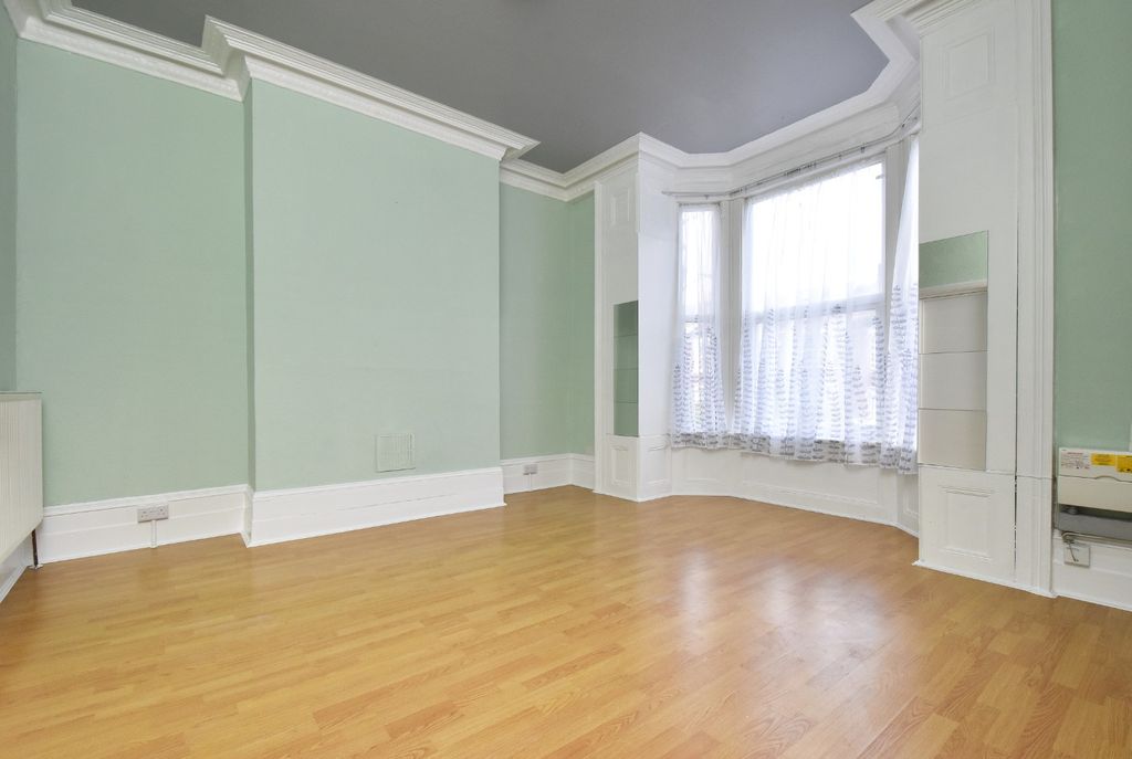 Property photo 2 of 5 5207841