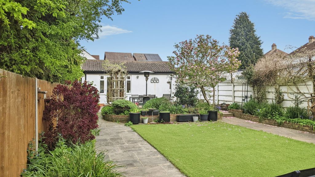 Property photo 3 of 9 Garden