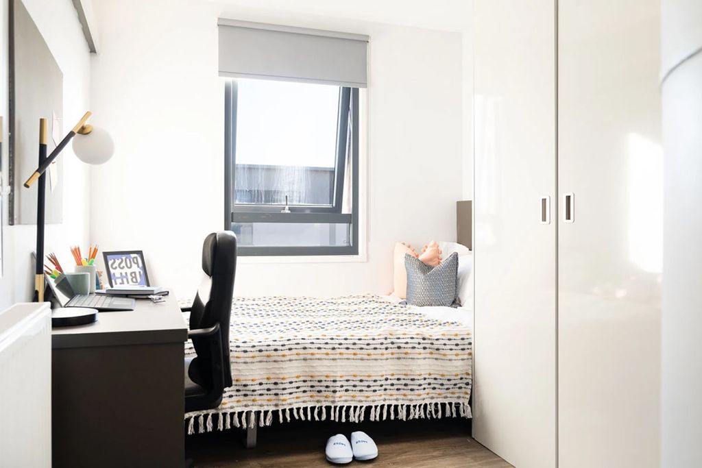 Property photo 1 of 11 Bedroom