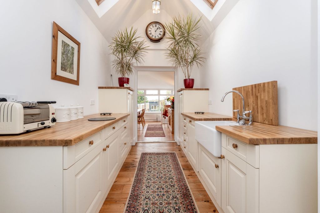 Property photo 1 of 28 Kitchen1