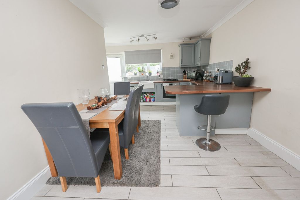 Property photo 2 of 20 4273602
