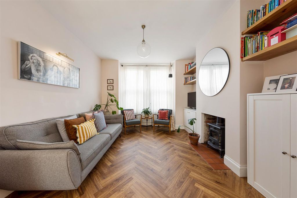 Property photo 2 of 43 Haldan Road, E4
