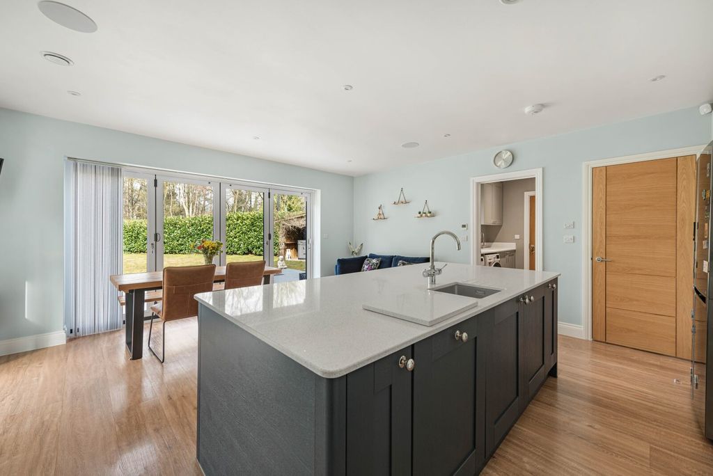 Property photo 2 of 31 Picture No. 13