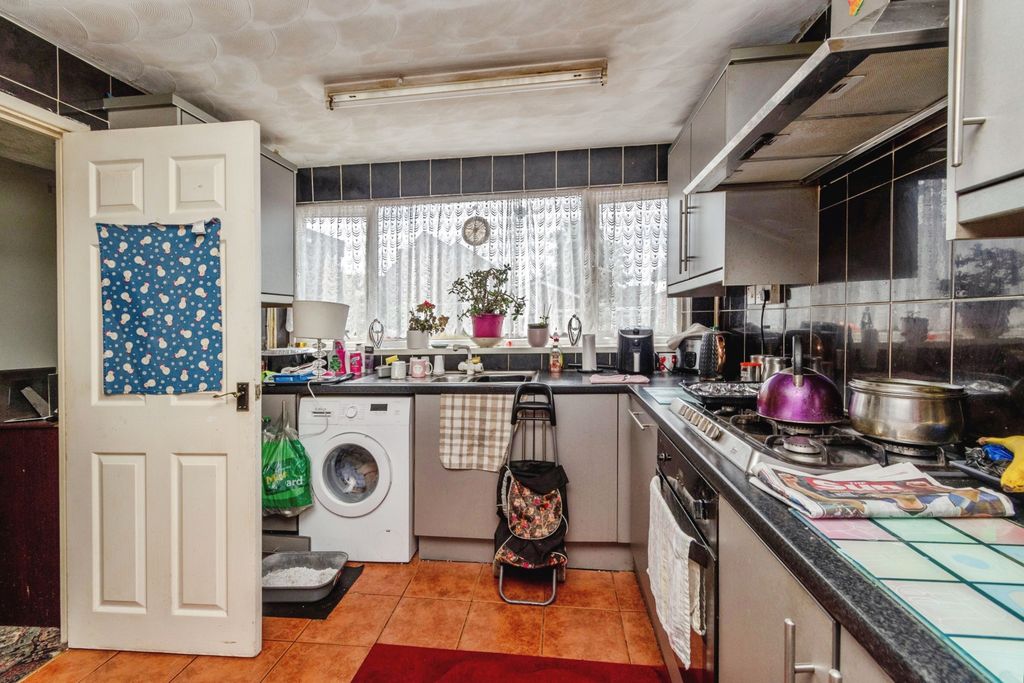 Property photo 2 of 15 Kitchen