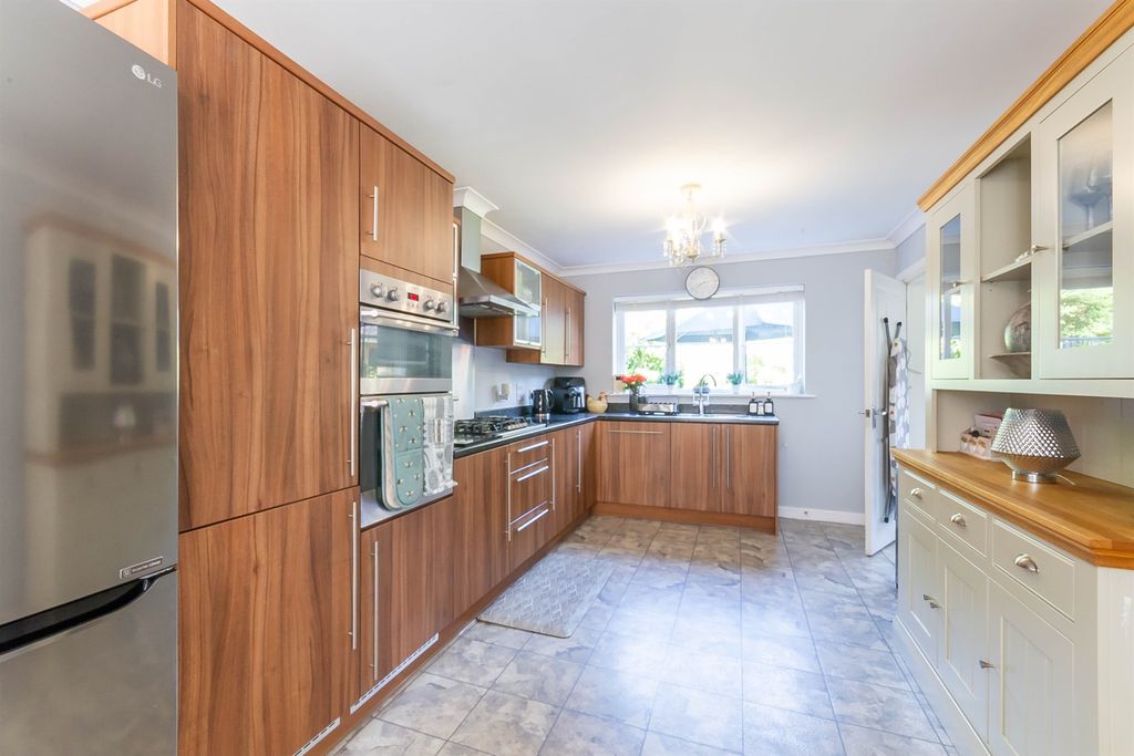 Property photo 3 of 17 Kitchen Dining Room