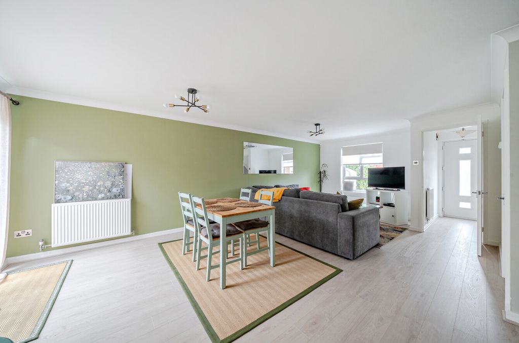 Property photo 2 of 16 22-6A6725B61947c-...