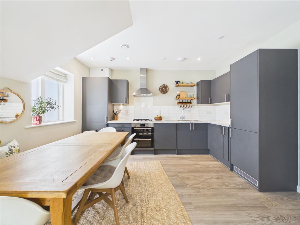 Additional image 6 of 2 bed flat for saleHansler Grove, East Molesey KT8
