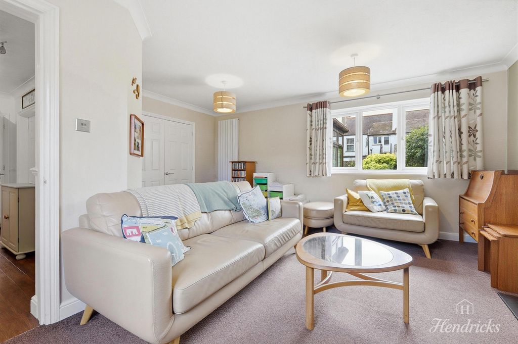 Property photo 3 of 28