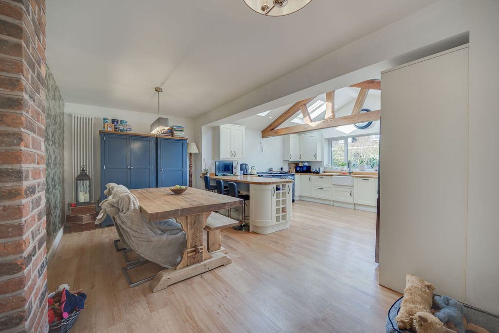 Property photo 3 of 28