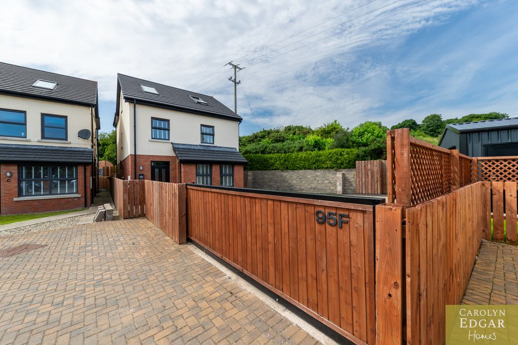 Property photo 3 of 58 011