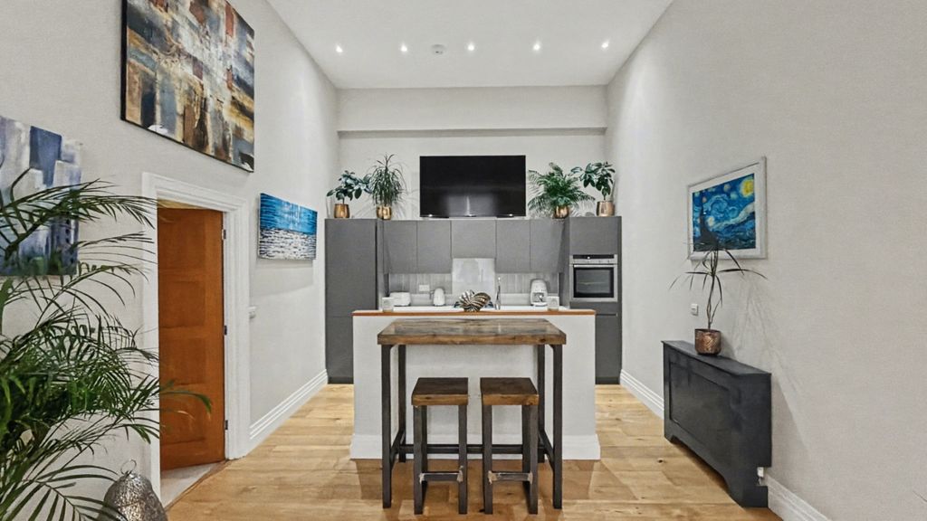 Property photo 3 of 14 4566652