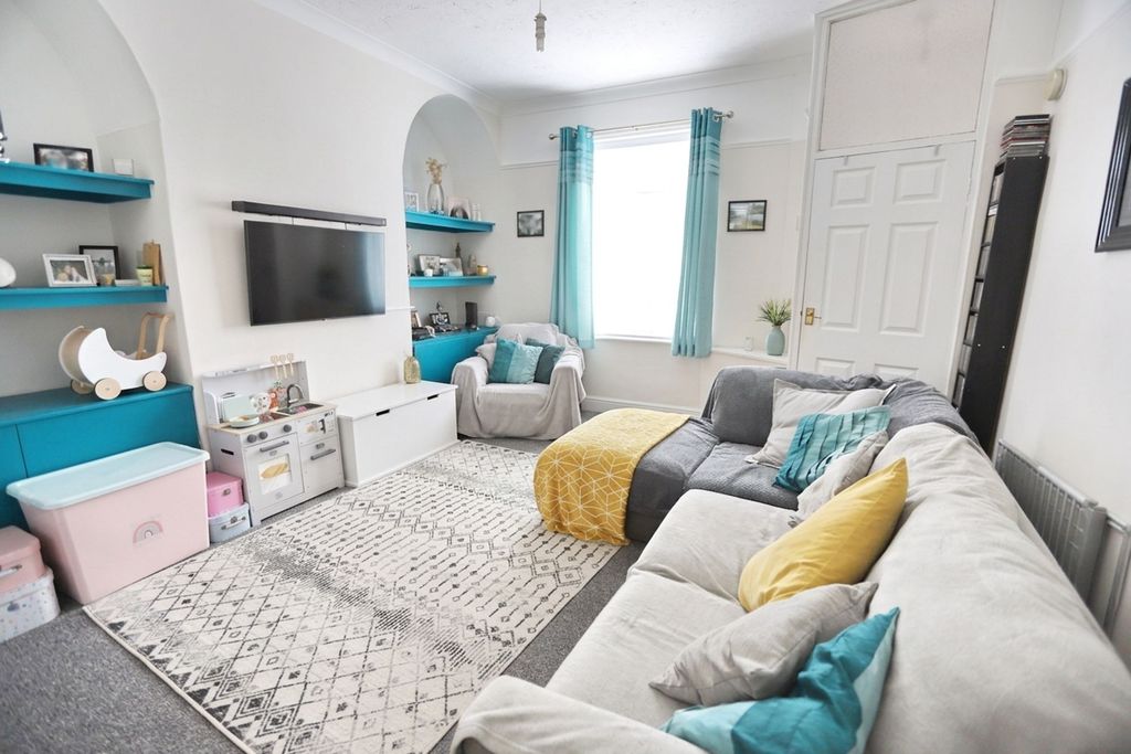 Property photo 2 of 12