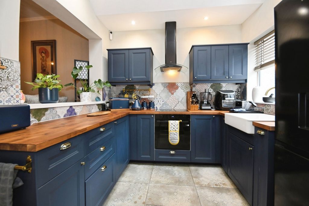 Property photo 2 of 16 Photo